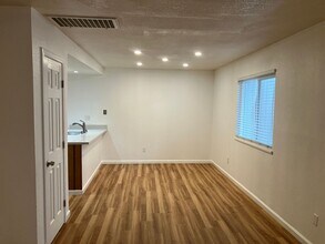 1716 Sylvan Ave in Modesto, CA - Building Photo - Building Photo