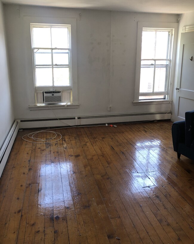 204 Wooster St, Unit Third Floor