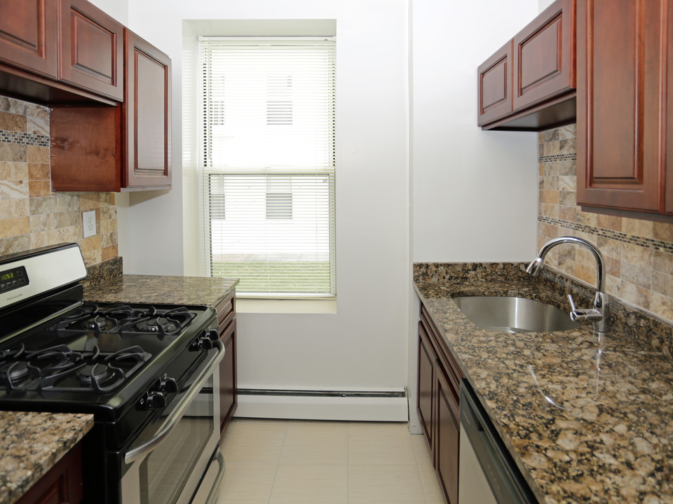 Seaview Estates in Staten Island, NY - Building Photo