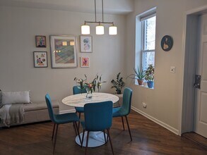 733 N Noble St in Chicago, IL - Foto de edificio - Building Photo