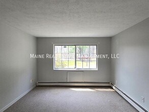 20 Tall Pines Dr-Unit -8 in Lewiston, ME - Foto de edificio - Building Photo