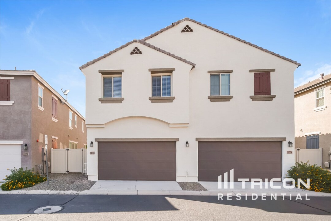 12556 W Hummingbird Terrace in Peoria, AZ - Building Photo