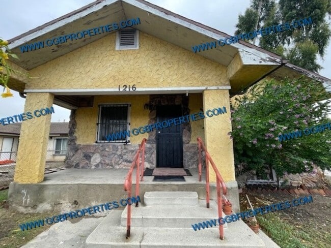 property at 1216 N Acacia Ave