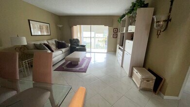 6936 Huntington Ln in Delray Beach, FL - Building Photo - Building Photo