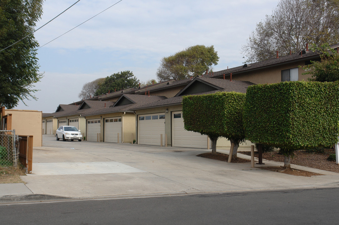 Elm Avenue Townhomes in San Diego, CA - Building Photo