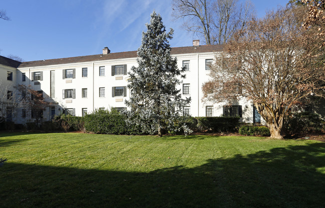 Grosvenor Gardens Apartments in Raleigh, NC - Building Photo - Building Photo