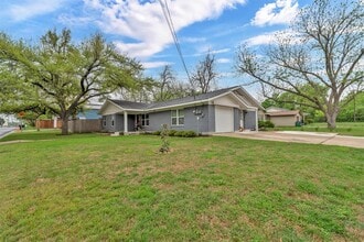 1701 Davis St in Taylor, TX - Building Photo - Building Photo