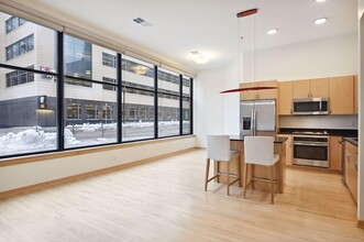 740 Portland Ave, Unit 291-02 in Minneapolis, MN - Building Photo - Building Photo