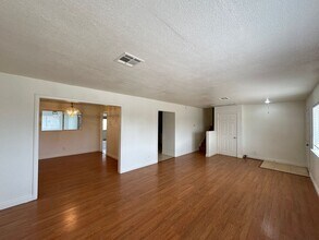 6328 Alta Dr in Las Vegas, NV - Building Photo - Building Photo