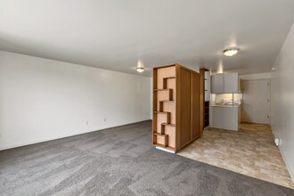 5515 15th Ave NE in Seattle, WA - Building Photo - Building Photo