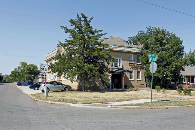 225 NW 24th St in Oklahoma City, OK - Foto de edificio - Building Photo