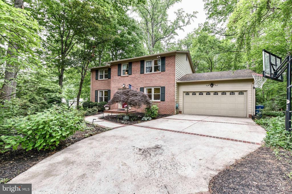 10428 Collingham Dr in Fairfax, VA - Building Photo