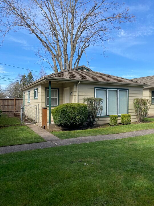 1415 18th St NE in Salem, OR - Building Photo