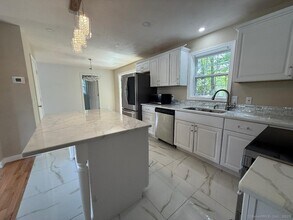 41 Stonehouse Way in Torrington, CT - Building Photo - Building Photo