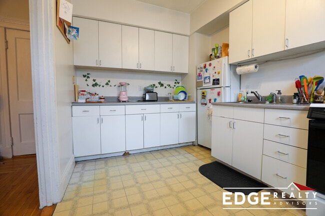 5 Braemore Rd, Unit 2
