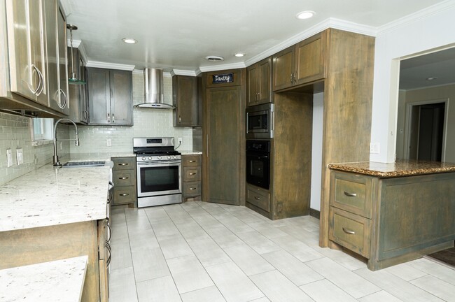 property at 5407 Rutherglenn Dr