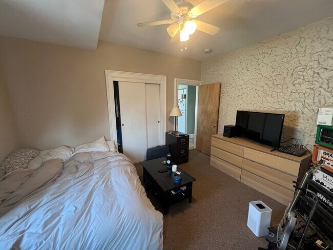 18 Webster St, Unit 2 in Medford, MA - Building Photo - Building Photo