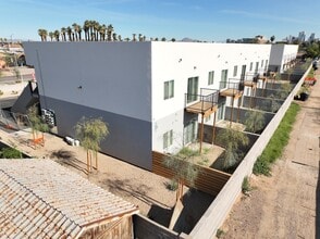 Adams Place in Phoenix, AZ - Building Photo - Building Photo