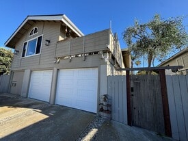 950 Seaside Ct in Ventura, CA - Building Photo