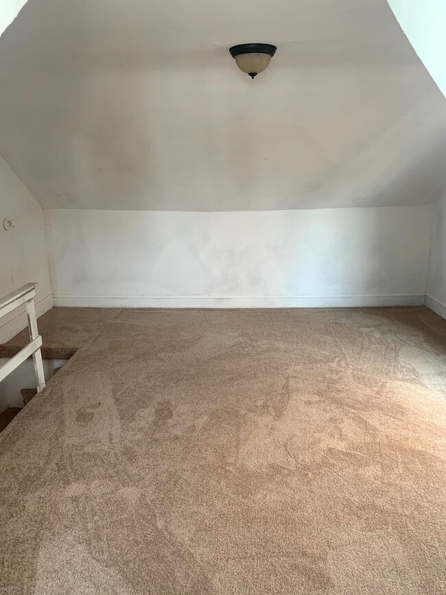 118 E 21st St, Unit 1 in Chester, PA - Foto de edificio - Building Photo