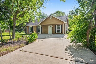 326 S Bell Dr in Texas City, TX - Building Photo