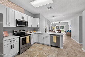 1850 Emerald Green Cir in Oviedo, FL - Building Photo - Building Photo