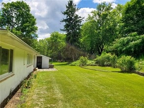 6108 E Seneca Turnpike in Jamesville, NY - Building Photo - Building Photo