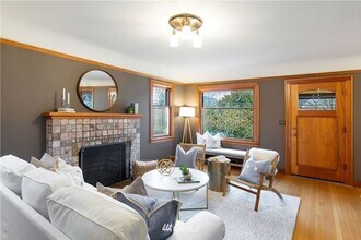 626 NW 82nd St in Seattle, WA - Foto de edificio - Building Photo