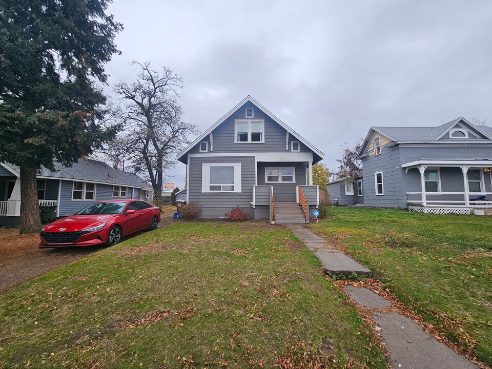 19 E Gordon Ave in Spokane, WA - Foto de edificio