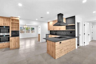 4640 SW 25th Terrace in Fort Lauderdale, FL - Building Photo