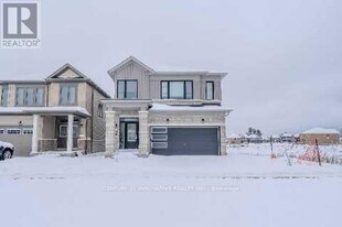 137 Terry Fox Dr in Barrie, ON - Building Photo