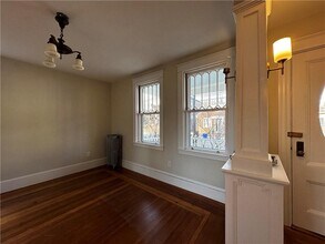 100 Maple Ave in Barrington, RI - Building Photo - Building Photo