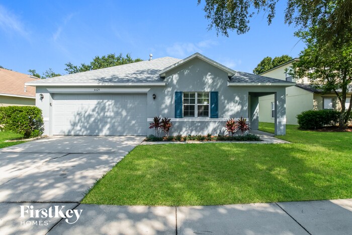 6623 Waterton Dr in Riverview, FL - Foto de edificio