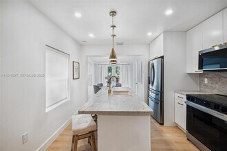 12325 NE 11th Pl in North Miami, FL - Building Photo - Building Photo