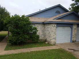 1304 Pitcairn Dr in Pflugerville, TX - Building Photo