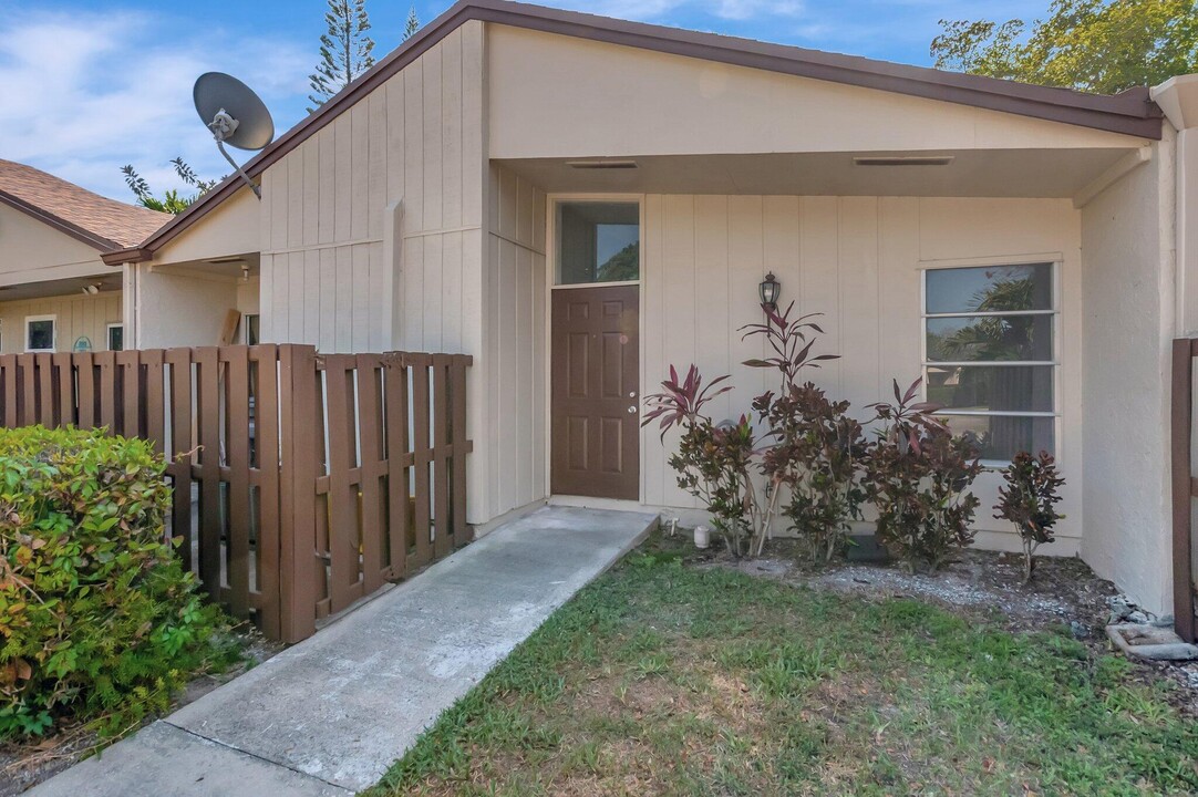 11745 Timbers Way in Boca Raton, FL - Foto de edificio