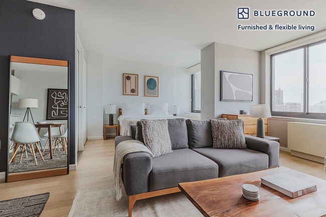 1 Union Square South in New York, NY - Building Photo - Building Photo