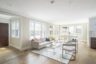 23 Winslow Rd, Unit 2 in Brookline, MA - Building Photo - Building Photo