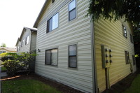 9911 NE 134th Ct in Kirkland, WA - Foto de edificio - Building Photo