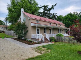 557 Pitney Rd in Columbia, PA - Building Photo