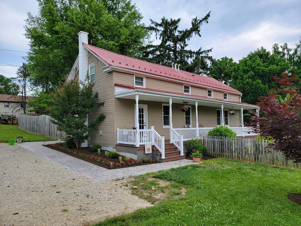 557 Pitney Rd in Columbia, PA - Foto de edificio