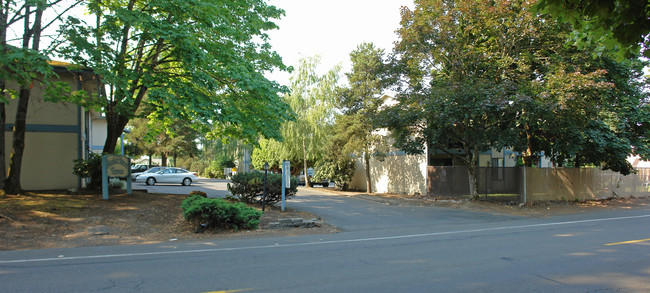 Market St Terrace Apartments in Salem, OR - Building Photo - Building Photo