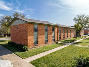 Ivy Terrace Apartments in McAllen, TX - Building Photo - Building Photo