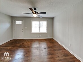 7614 Connell Dr in Jonesboro, GA - Foto de edificio - Building Photo