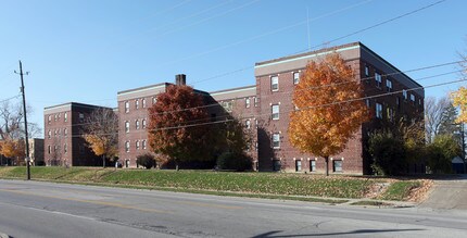 Butler Place in Indianapolis, IN - Foto de edificio - Building Photo