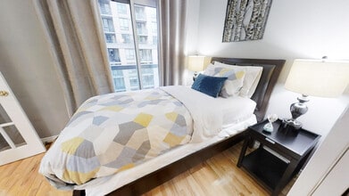 168 Simcoe St in Toronto, ON - Building Photo - Building Photo