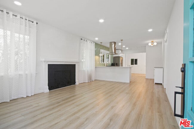 1126 N Ardmore Ave in Los Angeles, CA - Building Photo - Building Photo