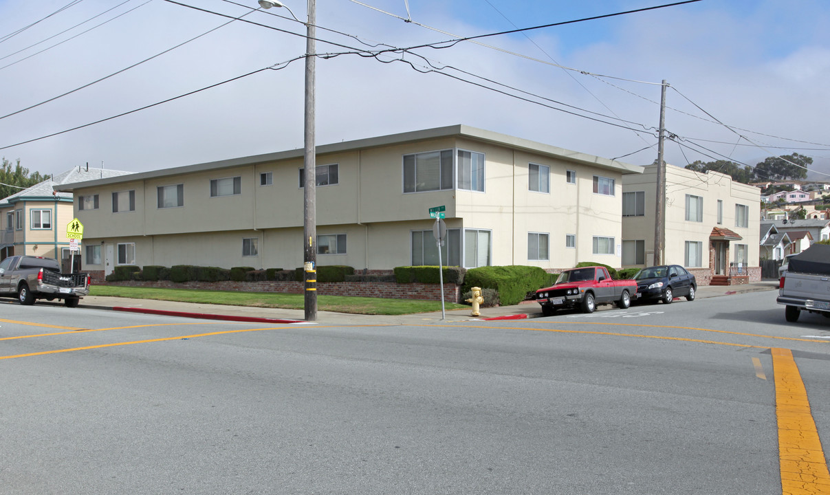 401 Walnut Ave in South San Francisco, CA - Building Photo