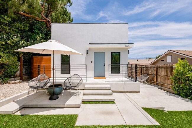 5237 Irvington Pl in Los Angeles, CA - Building Photo - Building Photo