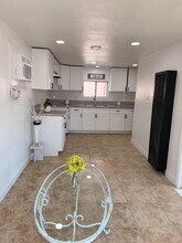 1716 1/2 Gage St, Unit REAR UNIT in Bakersfield, CA - Building Photo - Building Photo